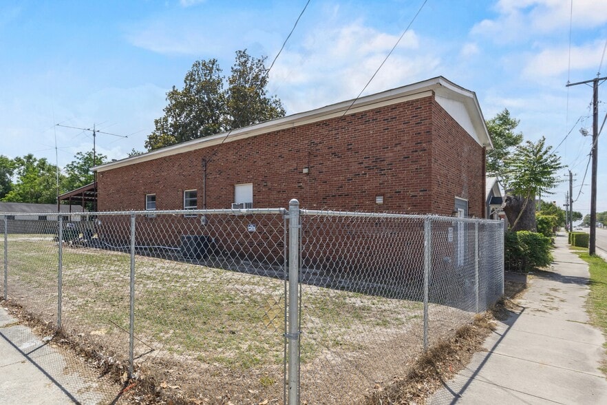 More Photos Of 1120 Dawson St, Wilmington Flex For Sale