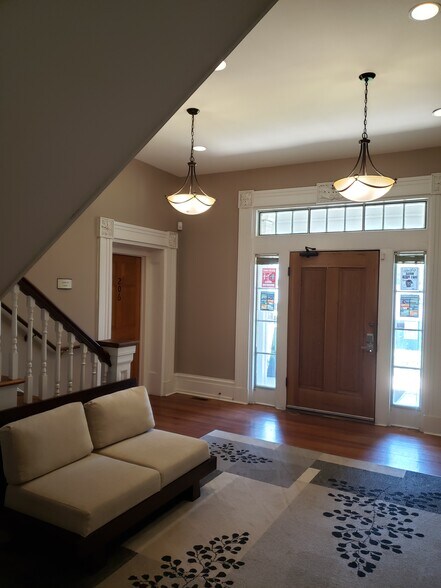 More Photos Of 29 Ravenscroft Dr, Asheville Office For Lease