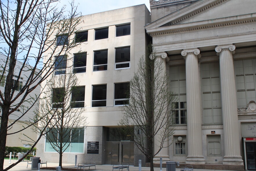 More Photos Of 241 N Superior St, Toledo Office Residential For Lease