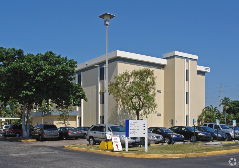 More Photos Of 4900 W Oakland Park Blvd, Lauderdale Lakes Medical For Lease