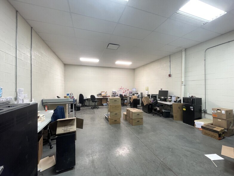 More Photos Of 10617 Southern Loop Blvd, Pineville Light Manufacturing For Lease