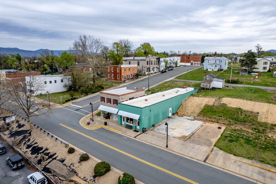 More Photos Of 500-502 First St, Shenandoah Office For Sale