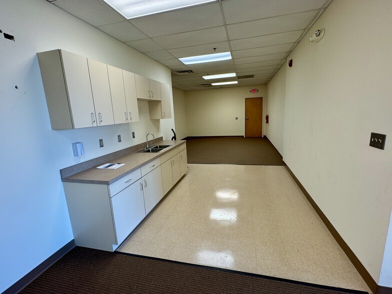 More Photos Of 10621 Gateway Blvd, Manassas Office For Lease