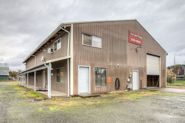 More Photos Of 220 S 9th St, Philomath Truck Terminal For Sale