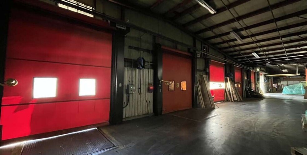 More Photos Of 128 Old Brickyard Ln, Berlin Manufacturing For Lease