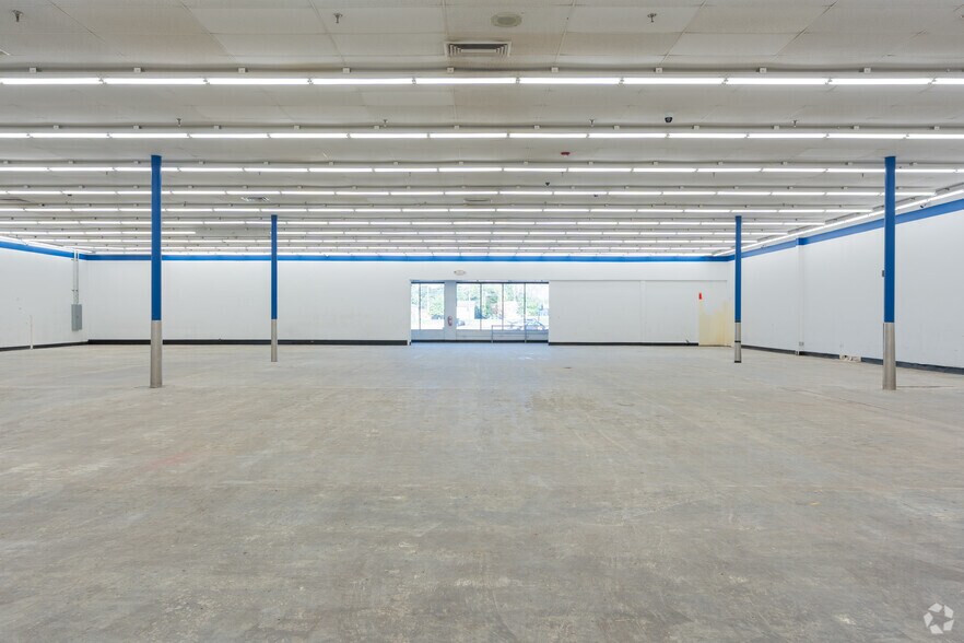 More Photos Of 3411-3441 Breckenridge Ln, Louisville Unknown For Lease