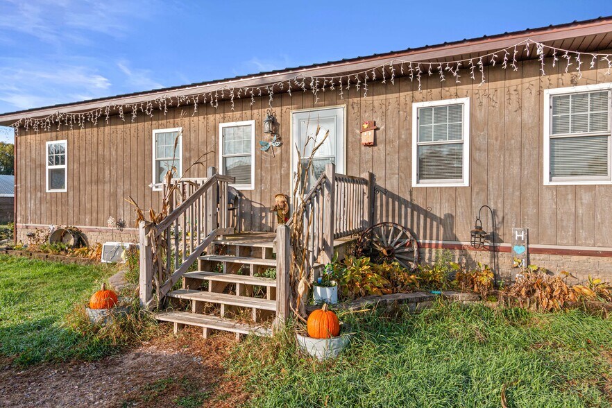 More Photos Of N4183 4th Ave, Hancock Bar For Sale