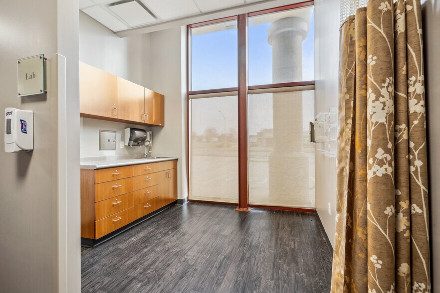 More Photos Of 1414 Main St, Keokuk Office For Lease