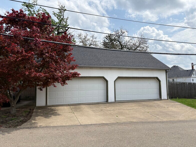 More Photos Of 1421 Market Ave N, Canton Office For Sale