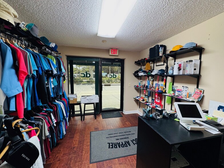 More Photos Of 2210 Corporate Square Blvd, Jacksonville Warehouse For Sale