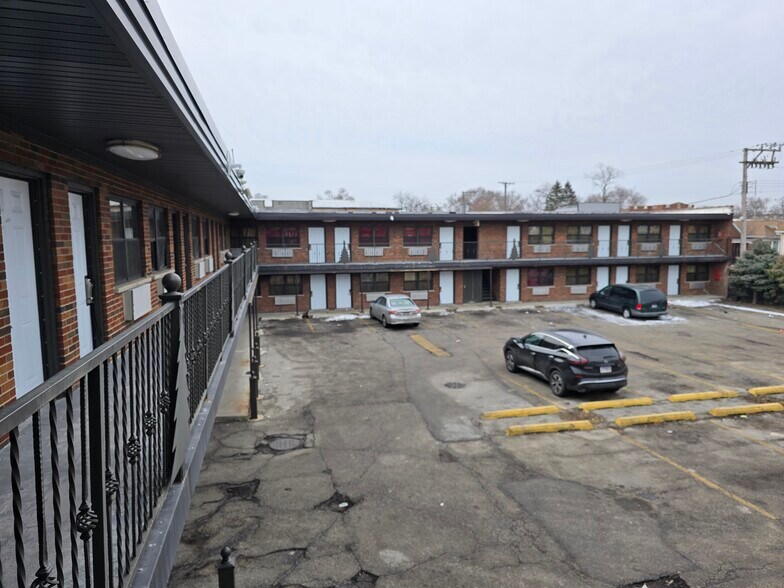 More Photos Of 9118 S Cottage Grove Ave, Chicago Hotel For Sale