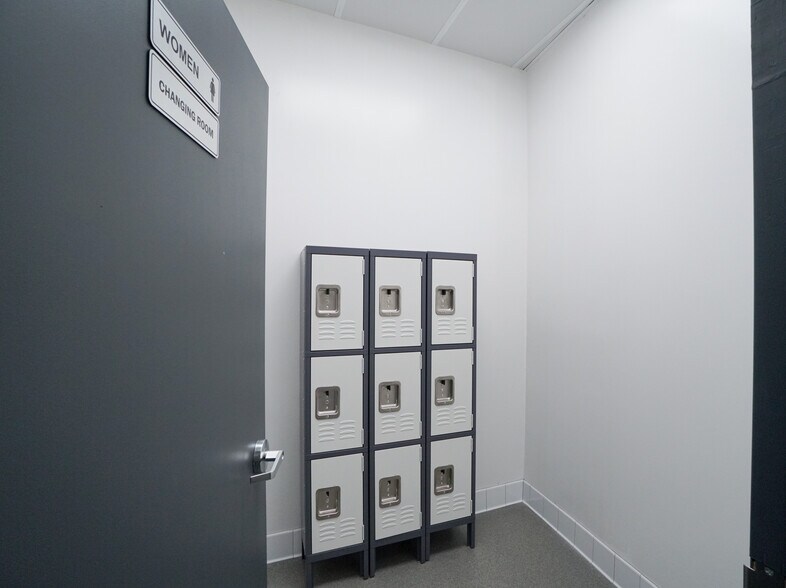 More Photos Of 1100 E 14th Pl, Los Angeles Warehouse For Lease