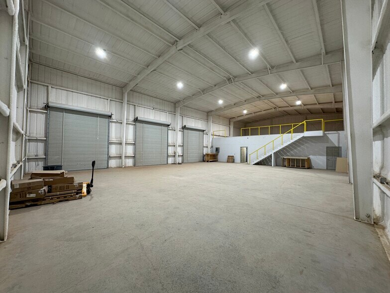 More Photos Of 4505 E County Road 45, Midland Warehouse For Lease