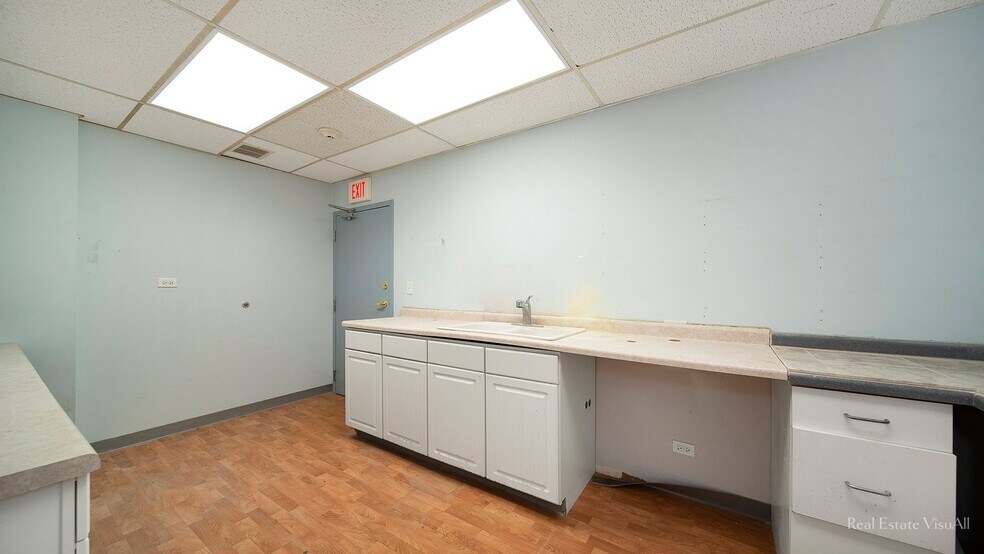 More Photos Of 129 S Roselle Rd, Schaumburg Office For Sale