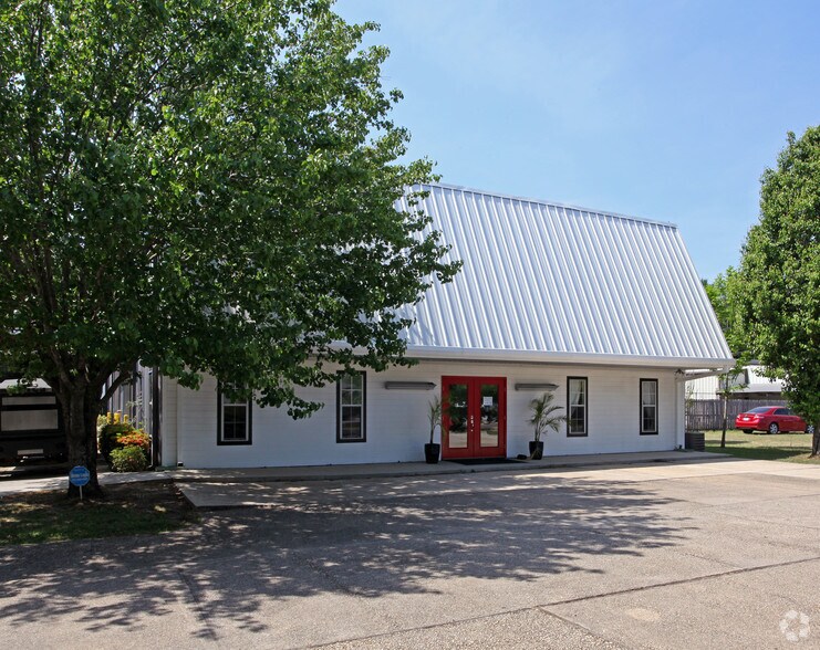 Primary Photo Of 766 Middle St, Fairhope Loft Creative Space For Sale