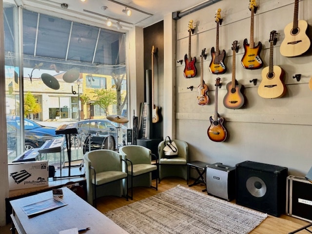 More Photos Of 405 1/2 Linden Ave, Wilmette General Retail For Lease