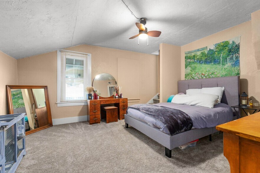 More Photos Of 1027 S Main St, Oshkosh Restaurant For Sale