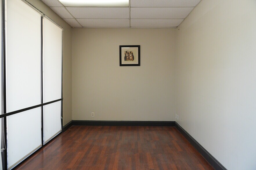 More Photos Of 501 Industrial Dr, Richardson Warehouse For Lease
