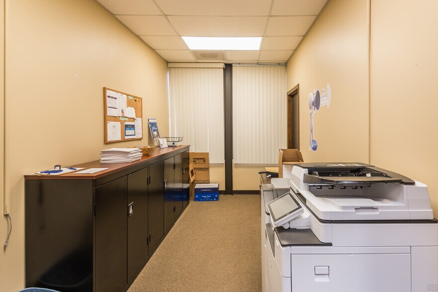 More Photos Of 1423 Randy Ln, Jefferson City Office For Sale