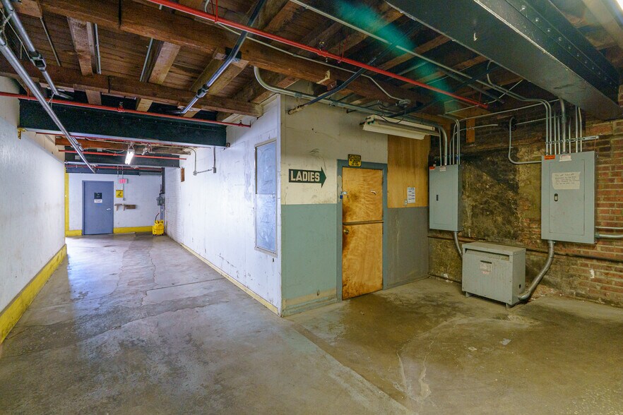 More Photos Of 2201-2235 W 110th St, Cleveland Warehouse For Lease