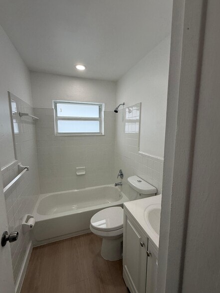 More Photos Of 1927- 1929 Roosevelt st, Hollywood Apartments For Sale