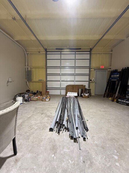 More Photos Of 3825 Quanah Hill Rd, Weatherford Flex For Lease