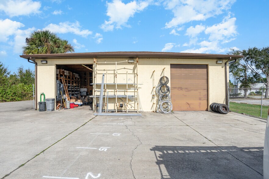 More Photos Of 455 Gus Hipp Blvd, Rockledge Warehouse For Sale