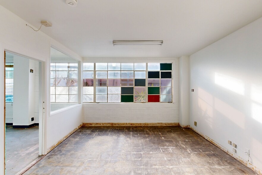 More Photos Of 1035 Murray St, Berkeley Showroom For Lease