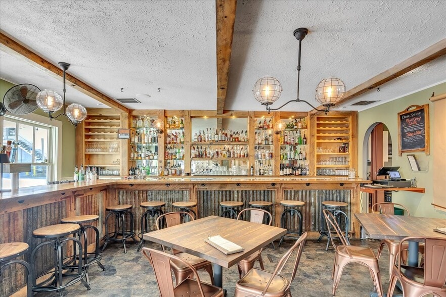 More Photos Of 18736 Main St, Groveland Hotel For Sale