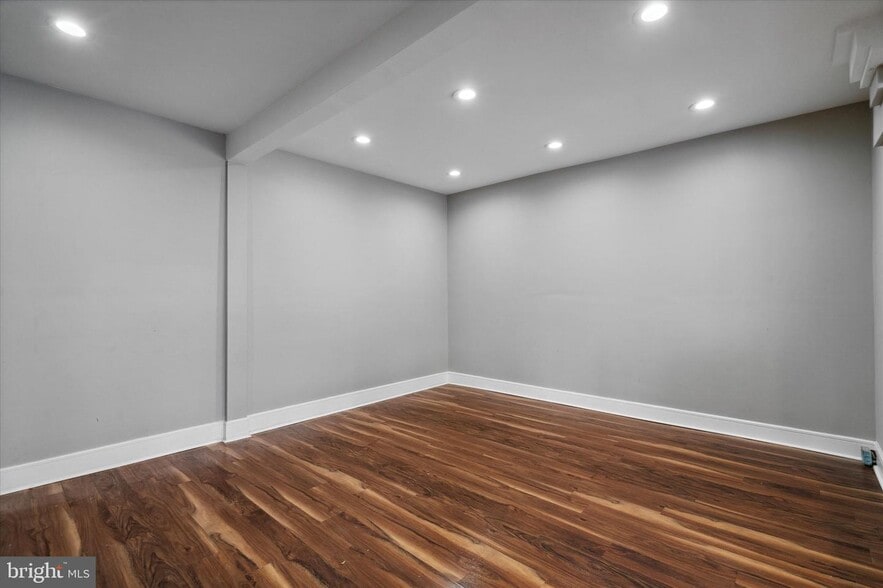 More Photos Of 229 S Easton Rd, Glenside Storefront Retail Residential For Sale