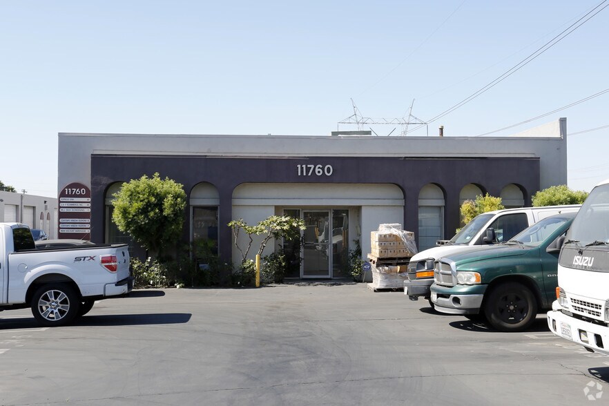 More Photos Of 11760 Roscoe Blvd, Sun Valley Warehouse For Lease