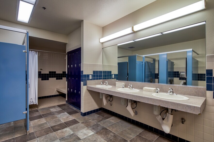 More Photos Of 2700 Fulton Ave, Sacramento Office For Sale