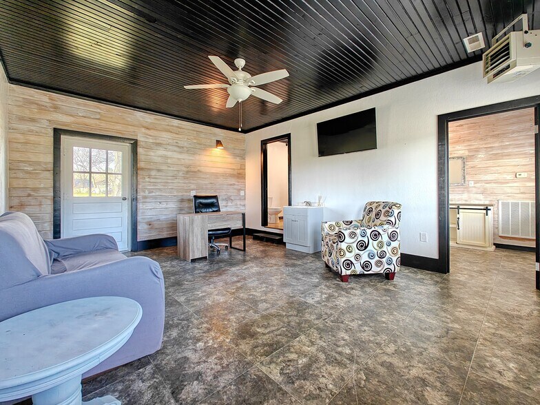 More Photos Of 433 Cedar St, Gleason Specialty For Sale