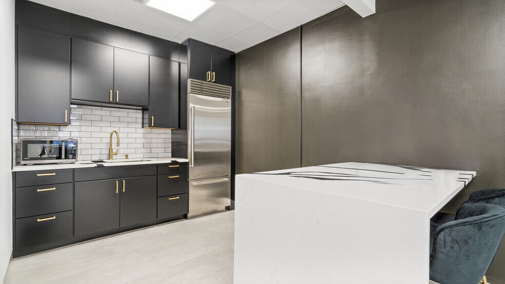 More Photos Of 1510 E Colonial Dr, Orlando Office For Lease