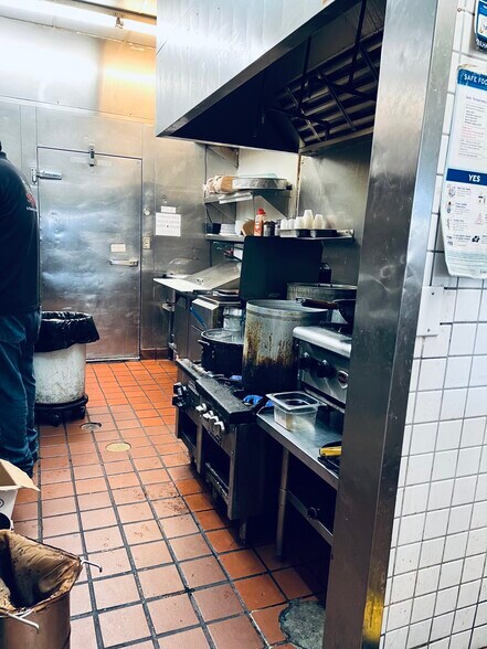 More Photos Of 1431-1449 Colorado Blvd, Pasadena Restaurant For Lease
