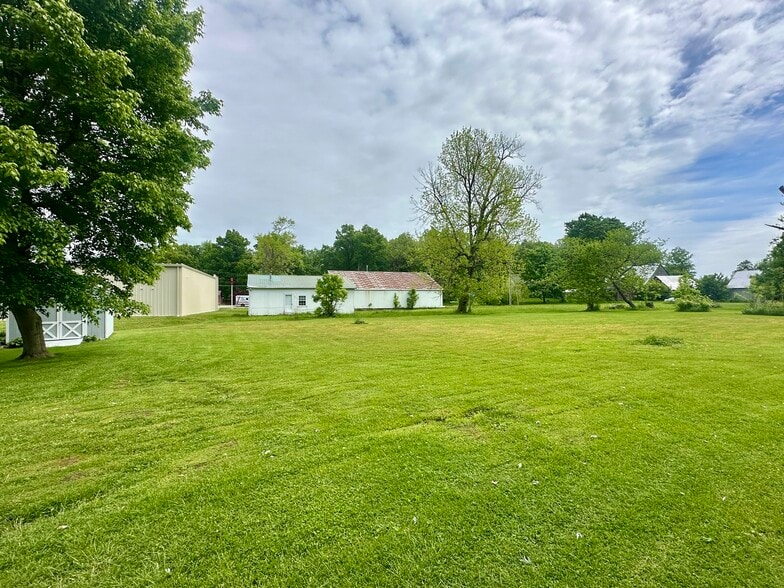 More Photos Of 1025 Highway 150 NE, Palmyra Freestanding For Sale