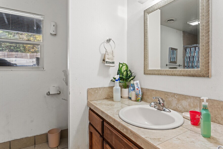 More Photos Of 2020 S Dora St, Ukiah Apartments For Sale