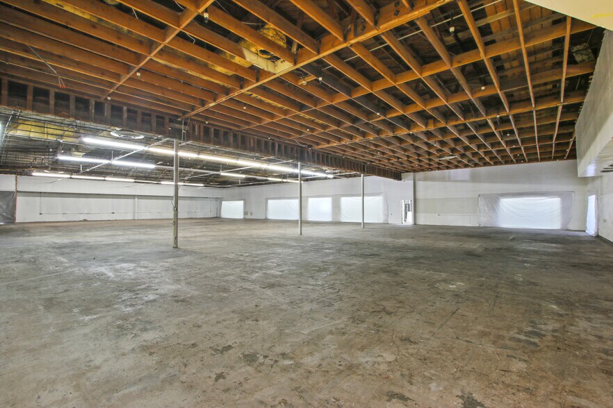 More Photos Of 1131 E Wardlow Rd, Long Beach Freestanding For Sale