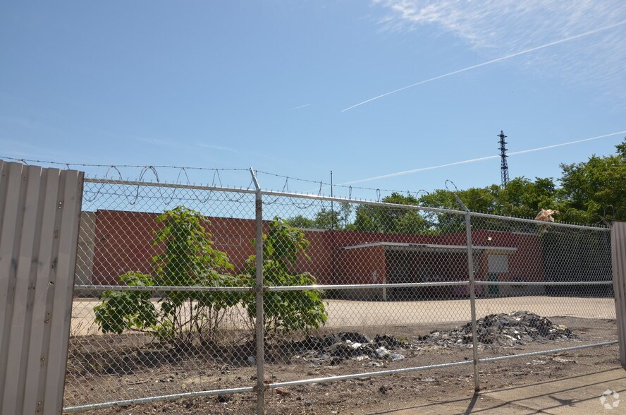 More Photos Of 2135 E Westmoreland St, Philadelphia Warehouse For Lease