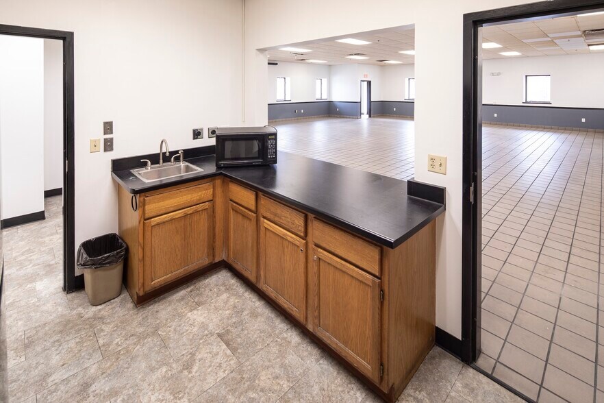 More Photos Of 431 E Division St, Wautoma Manufacturing For Sale