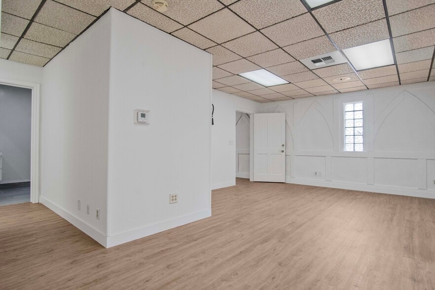 More Photos Of 3099 N Lima St, Burbank Flex For Lease