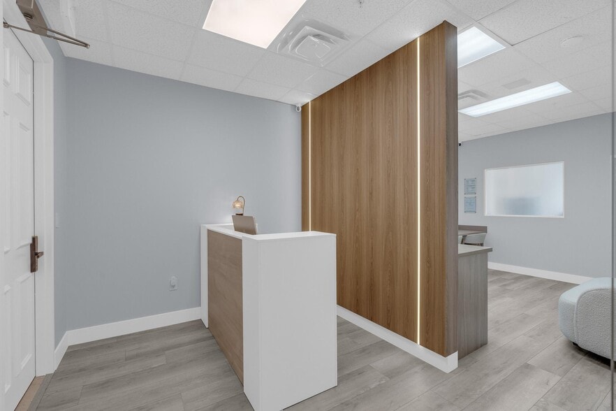 More Photos Of 2295 S Hiawassee Rd, Orlando Office For Sale
