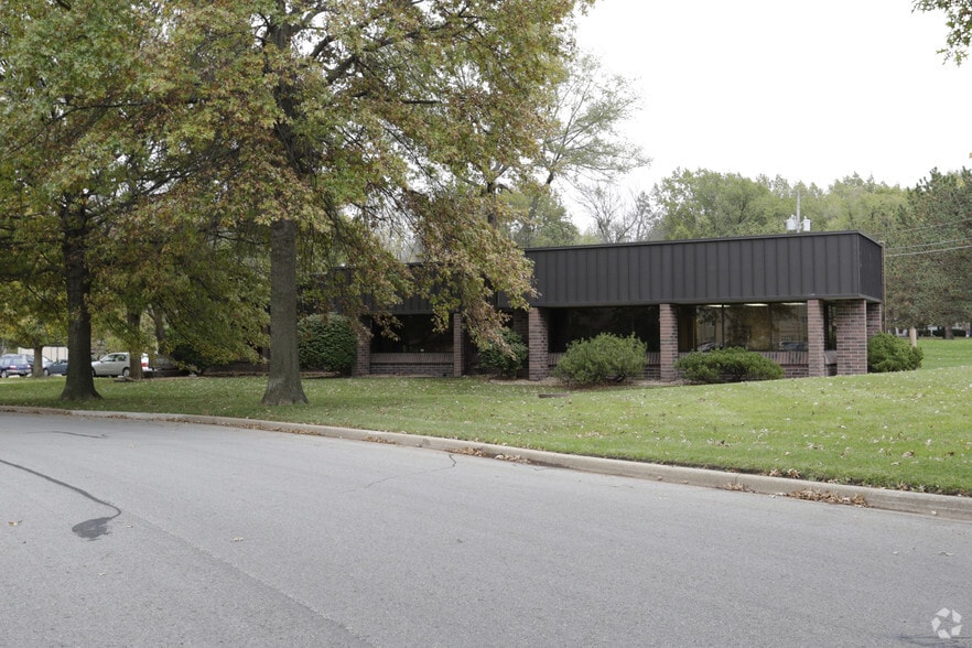 More Photos Of 8801 Ballentine St, Overland Park Loft Creative Space For Lease