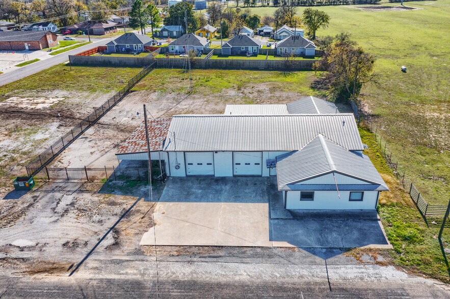 More Photos Of 600 W Main St, Whitesboro Light Manufacturing For Sale