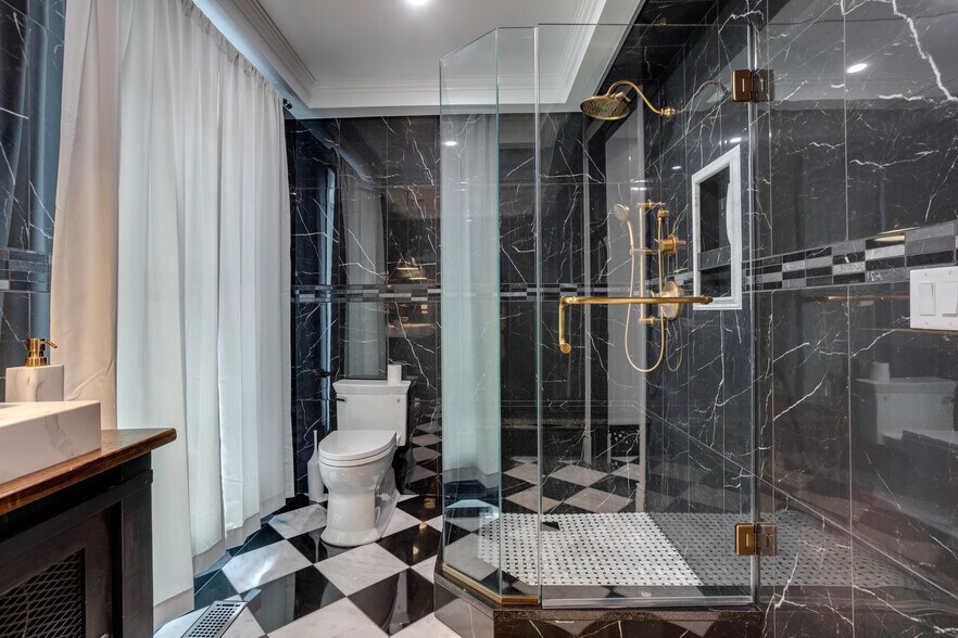 More Photos Of 11833 102 Ave NW, Edmonton Medical For Sale