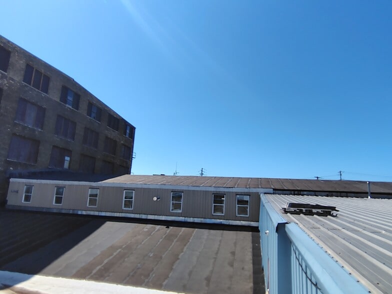 More Photos Of 737 W Cleveland Ave, Milwaukee Warehouse For Sale