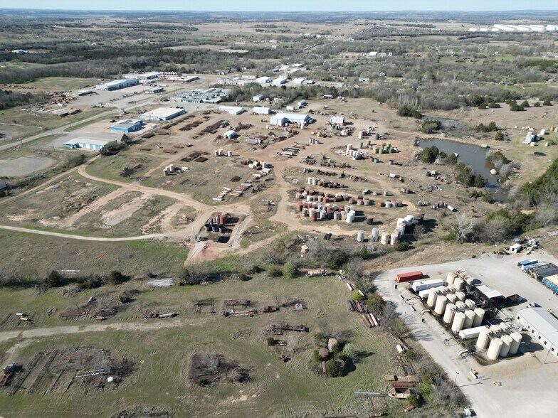 More Photos Of 601 E Pine St, Cushing Truck Terminal For Sale