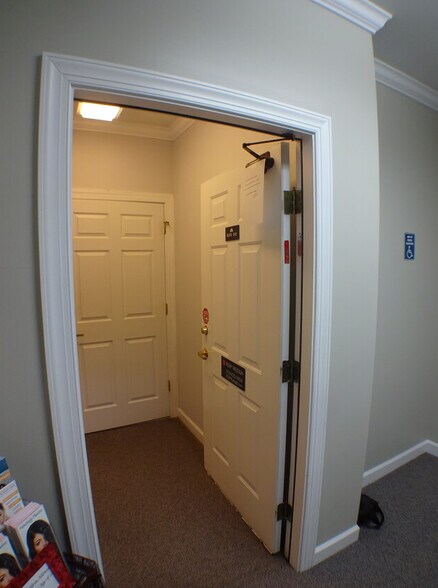 More Photos Of 5640 Six Forks Rd, Raleigh Office For Sale