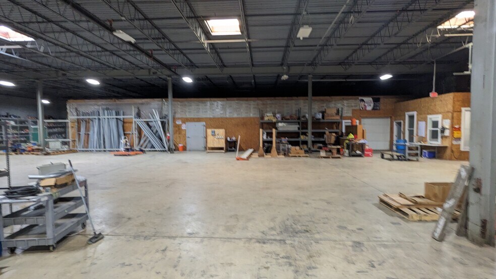 More Photos Of 2105 Maple Ave, Burlington Warehouse For Lease