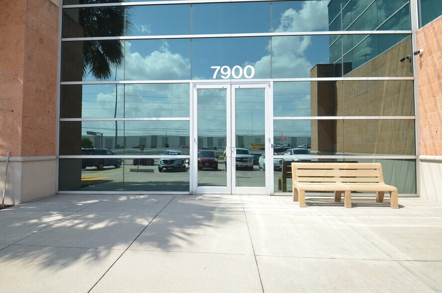 More Photos Of 7900 N Sam Houston Pky W, Houston Office For Lease